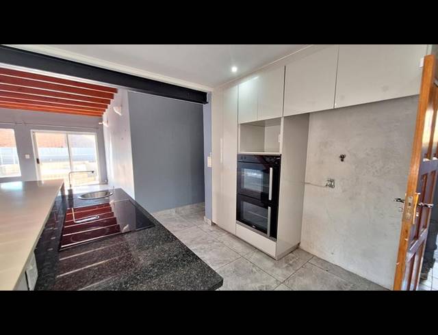 4 BEDROOM TOWNHOUSE FOR SALE IN MORELETAPARK